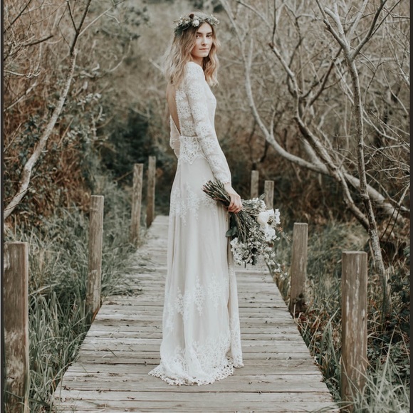 Dreamers and Lovers Lisa Lace Wedding Dress - Picture 8 of 9